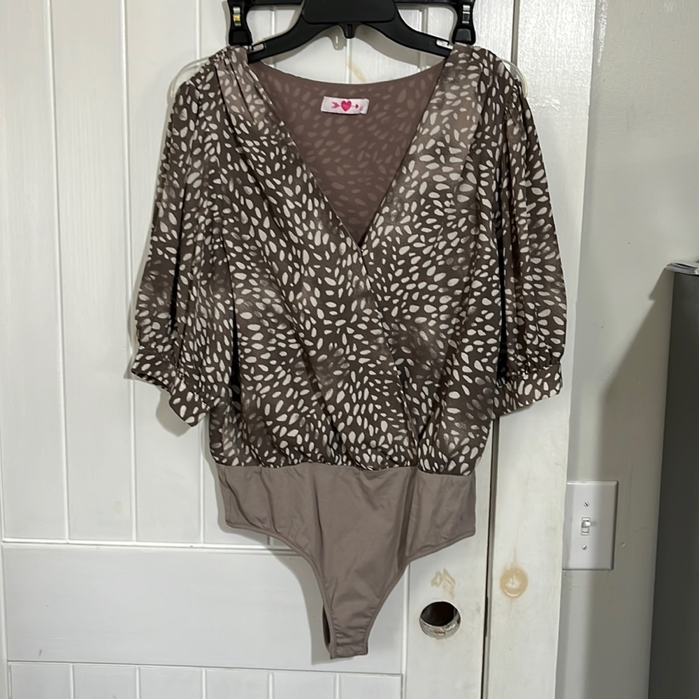 Buddy love puff sleeve v neck bodysuit. Size large